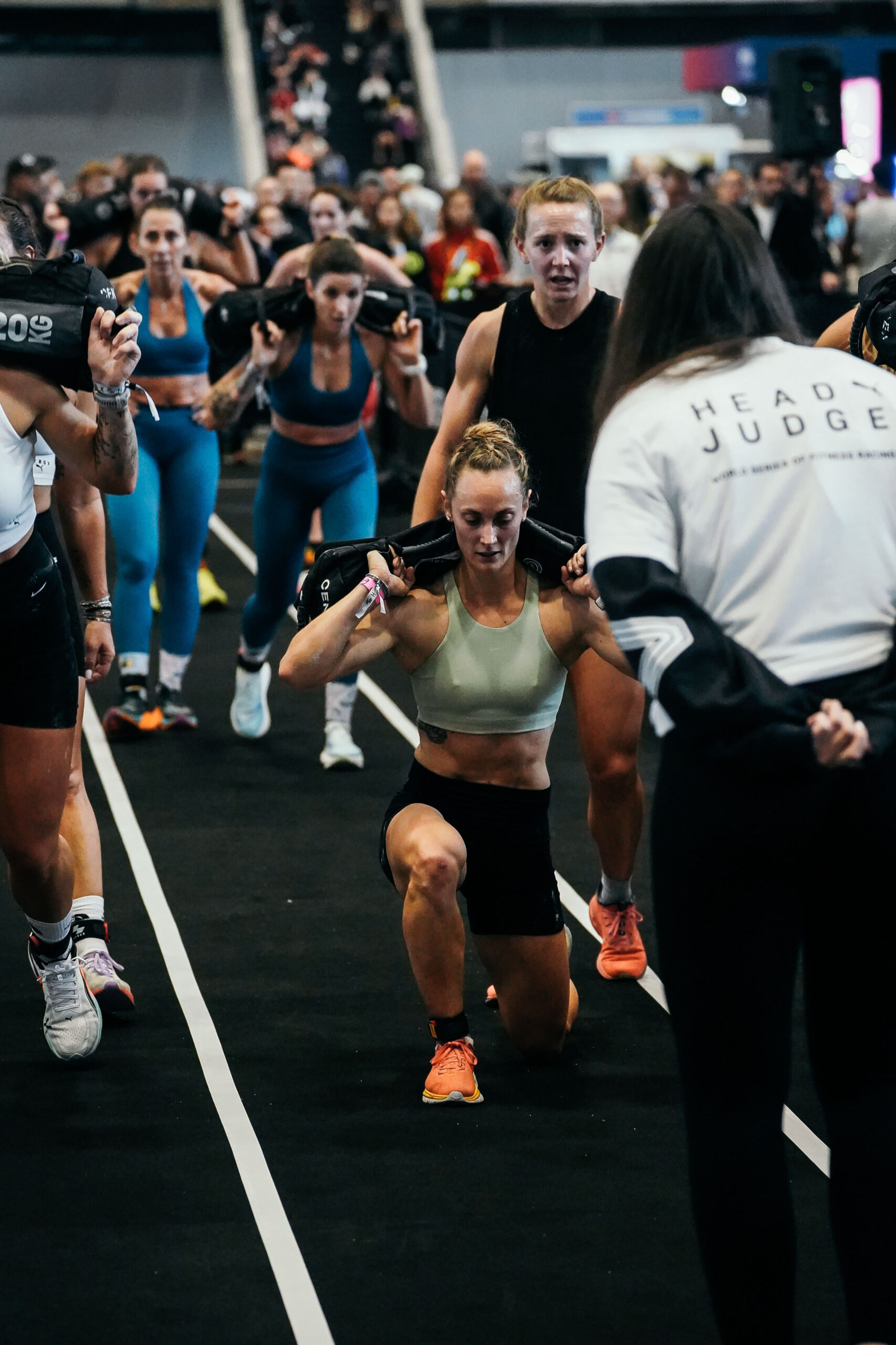 Sonia coach hyrox valais lunges sandbags