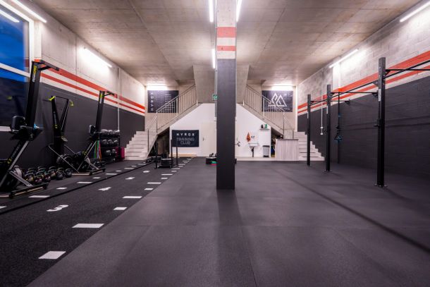 Summits Coaching turf sled salle hyrox